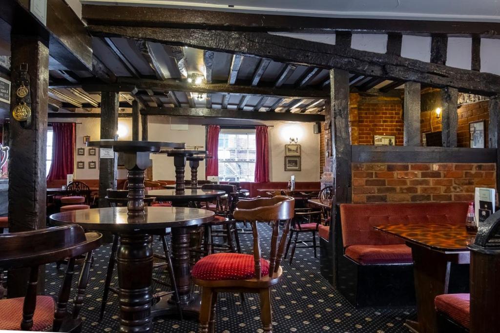 The Crown Hotel Alton  Bagian luar foto